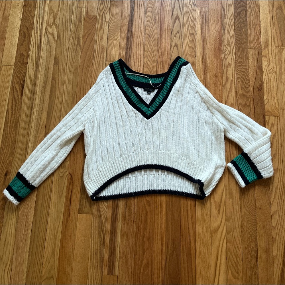 Topshop cropped long sleeve V-neck sweater, US size 6